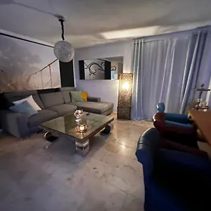  Apartment Ein Charmanter Zweifamilienhaus